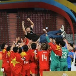 Sous la houlette du sélectionneur sud-coréen Kim Sang Sik, l'équipe masculine des moins de 22 ans (U22) du Vietnam décroche la médaille d’or aux 33es Jeux d’Asie du Sud-Est (SEA Games 33). Photo: VNA