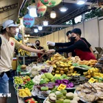 Des plats traditionnels attirent des visiteurs étrangers. Photo: VNA