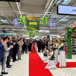 Ouverture de la Semaine des produits vietnamiens en France au supermarché Carrefour Collégien. Photo : VNA 