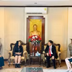 Séance de travail entre le consul général du Vietnam en Thaïlande, Dinh Hoang Linh et la direction de l’Université de Khon Kaen. Photo: VNA