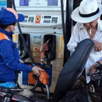 Le Vietnam a officiellement adopté l’essence biocarburant E10 sur l’ensemble du territoire national. Photo: VNA