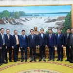 Les deux délégations des ministères vietnamien et lao de la Sécurité publique. Photo: VNA