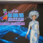 Le défilé d'ao dai est l'un des points d'orgue de l'événement le matin du 3 mars. Photo : baotintuc