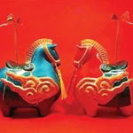 "Cheval aux fleurs d’abricot". Photo: nhandan.vn