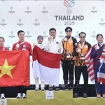 Le duo Trinh Thu Vinh et Pham Quang Huy décroche l'argent dans l'épreuve par équipes mixtes du pistolet à air comprimé à 10 mètres. Photo: VNA