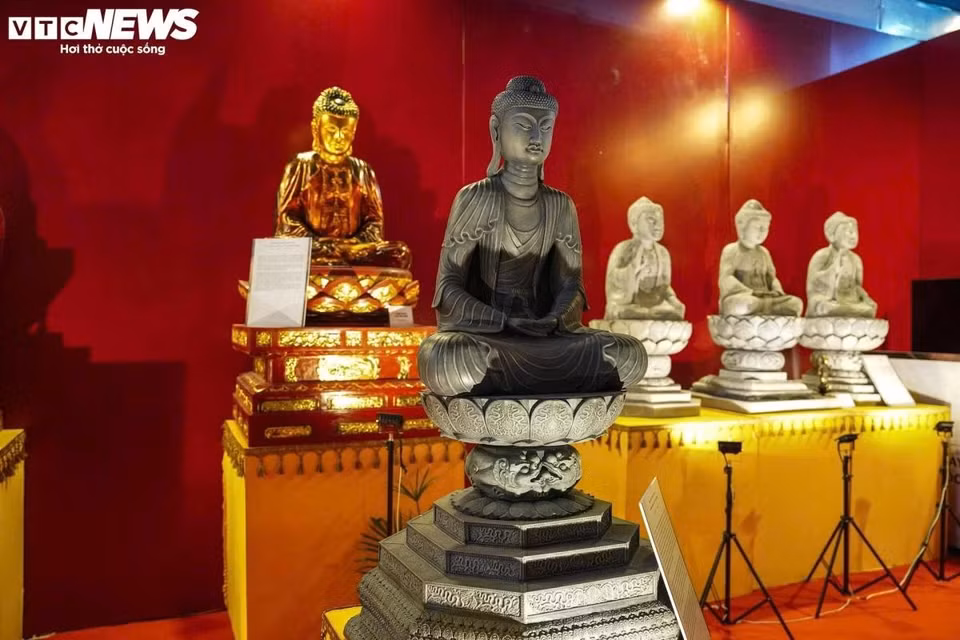En outre, l’exposition vise également à susciter la fierté nationale, l’amour de la patrie et le sens des responsabilités envers la préservation et la promotion du patrimoine culturel à l’ère actuelle où le bouddhisme n’est pas seulement une croyance spirituelle, mais aussi un courant culturel durable qui accompagne la nation vietnamienne à travers des millénaires d’histoire. Photo: VTC