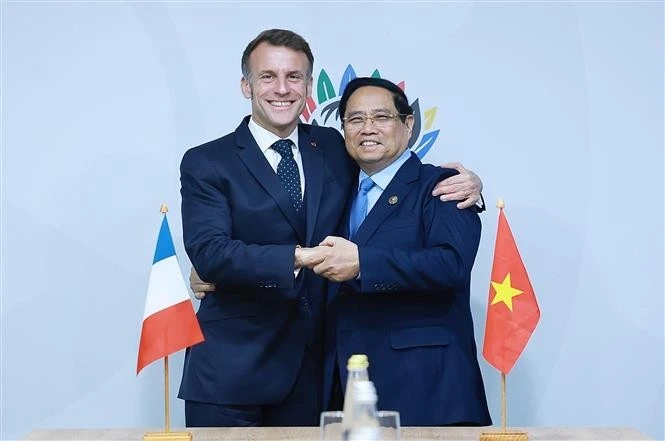 Le Premier ministre Pham Minh Chinh et le président français Emmanuel Macron. Photo: VNA