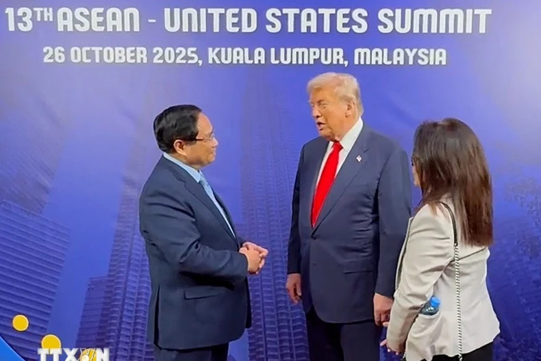 Le Premier ministre Pham Minh Chinh, et le président des États-Unis, Donald Trump. Photo: VNA