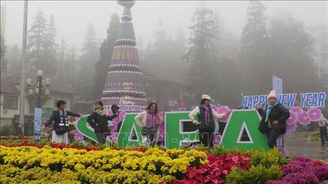 Visiteurs à Sa Pa, Lao Cai. Photo: VNA