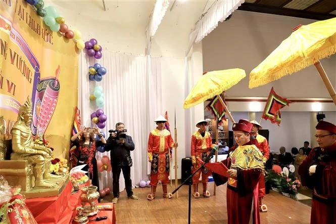 Les communautés vietnamiennes à l'étranger unies pour honorer les rois Hùng