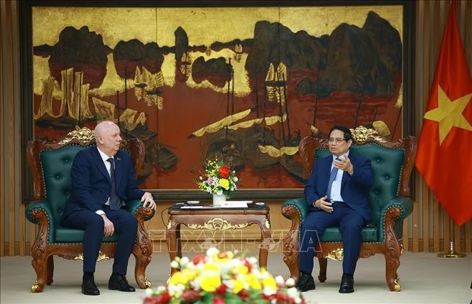Le Premier ministre, Pham Minh Chinh (droite), et le vice-Premier ministre biélorusse, Anatoly Sivak. Photo: VNA