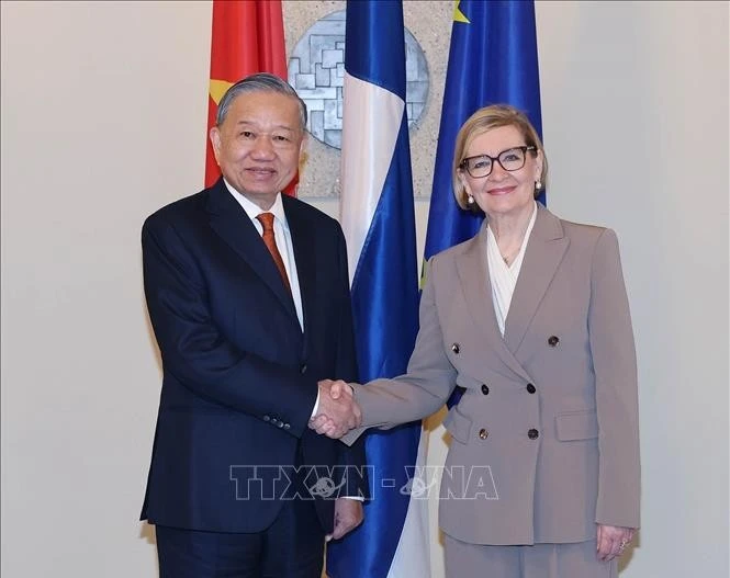 Le secrétaire général du Parti communiste du Vietnam (PCV), Tô Lâm, et la première vice-présidente du Parlement finlandais, Paula Risikko. Photo: VNA