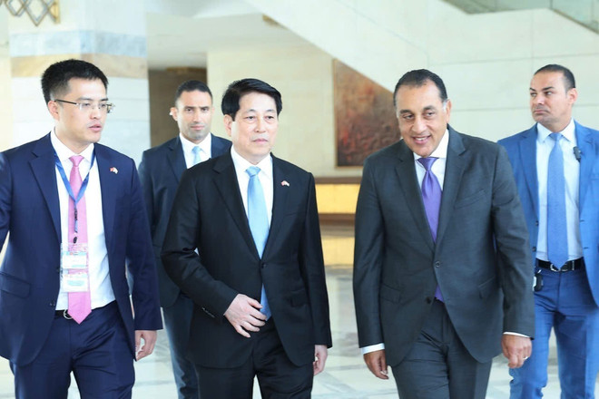 Le président Luong Cuong et le Premier ministre égyptien, Mostafa Madbouly. Photo: VNA vna-potal-chu-tich-nuoc-luong-cuong-hoi-kien-thu-tuong-ai-cap-8192313.jpg