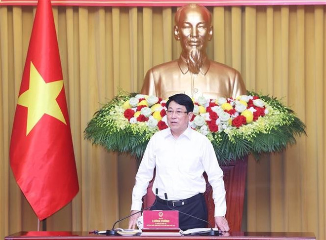 Le président Luong Cuong lors de l'événement. Photo: VNA vna-potal-chu-tich-nuoc-lam-viec-voi-tinh-uy-hung-yen-va-tinh-uy-thai-binh-ve-viec-thuc-hien-nghi-quyet-hoi-nghi-trung-uong-11-khoa-xiii-8074660.jpg