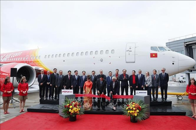 Le président Luong Cuong à la cérémonie de livraison d’un avion Boeing à Vietjet. Photo: VNA may-bay-2.jpg