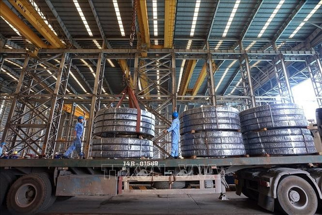 Les entreprises vietnamiennes de fabrication d'acier et de machines seront davantage motivées à investir si la loi ferroviaire révisée est promulguée. Photo : VNA anhthep.jpg