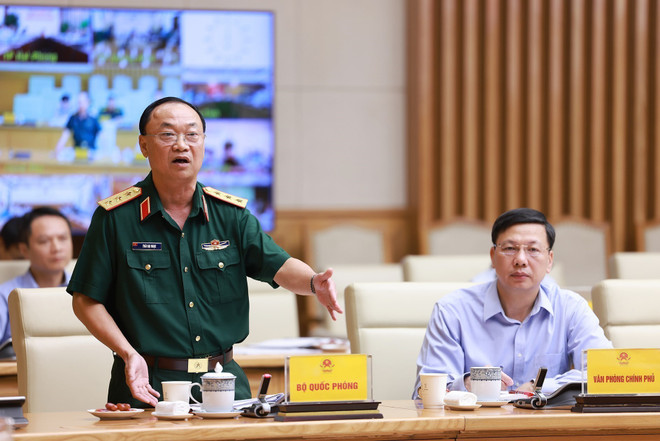 Le général Thai Dai Ngoc, chef d’état-major général adjoint de l’Armée populaire du Vietnam, prend la parole. Photo: VNA vna-potal-thu-tuong-chu-tri-phien-hop-lan-thu-14-cua-ban-chi-dao-quoc-gia-ve-chong-khai-thac-hai-san-bat-hop-phap-8291913.jpg
