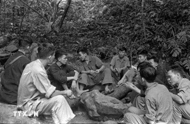 Au cours des guerres de résistance, les correspondants de la VNA étaient présents sur les terrains les plus ardus pour immortaliser les images héroïques et courageuses de l’armée et du peuple vietnamiens. 1009-thong-tan-xa-viet-nam-22.jpg