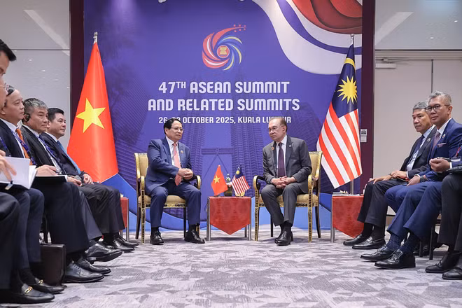 vna-potal-thu-tuong-pham-minh-chinh-gap-thu-tuong-malaysia-8369382.jpg