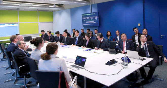 Délégation vietnamienne à l’Imperial College London. Photo: dangcongsan.vn anh-2.jpg