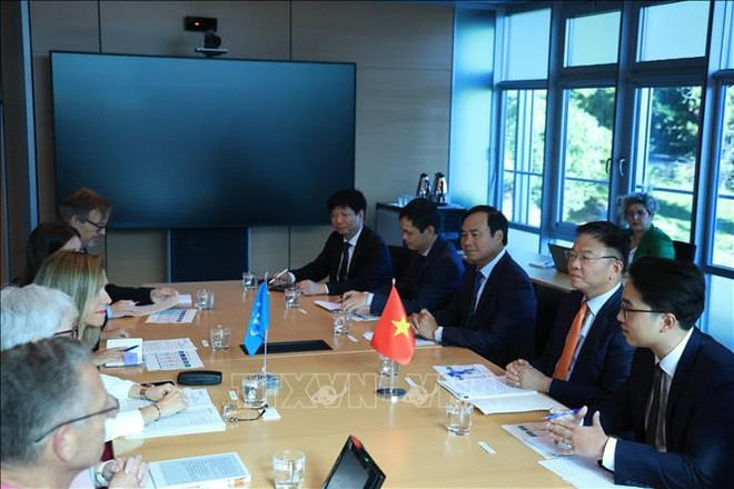 Le vice-Premier ministre Le Thanh Long travaille avec l’Organisation météorologique mondiale (OMM). Photo: VNA to-chuc-khi-tuong.jpg
