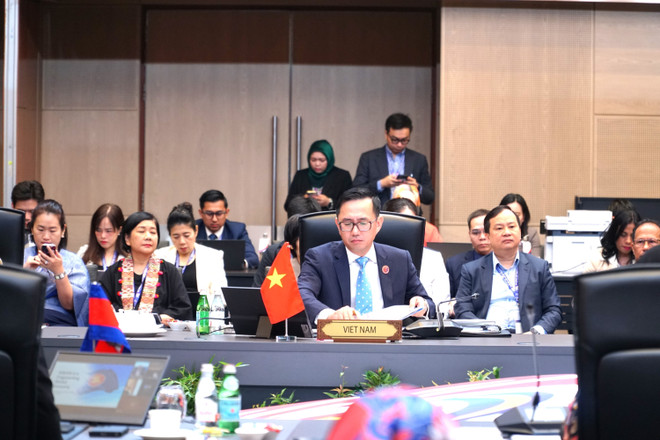 L'ambassadeur Tran Duc Binh lors de la réunion. Photo: VNA vna-potal-khai-mac-hoi-nghi-quan-chuc-cap-cao-asean-8134749.jpg