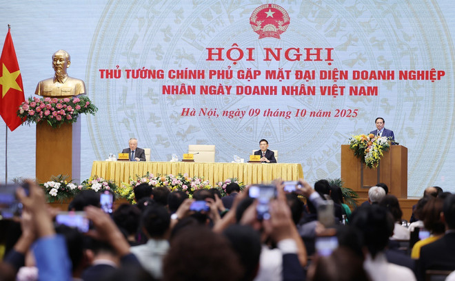 Le Premier ministre Pham Minh Chinh prend la parole lors de l'événement. Photo: VNA vna-potal-thu-tuong-gap-mat-dai-dien-doanh-nghiep-nhan-ngay-doanh-nhan-viet-nam-8327854.jpg