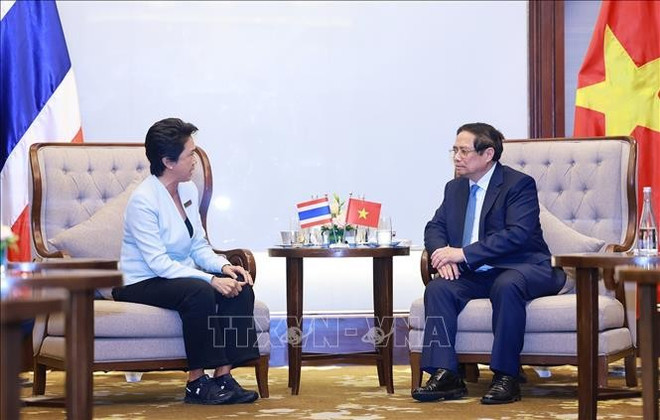 Le Premier ministre Pham Minh Chinh et Somhatai Panichewa, directrice générale d'Amata VN (relevant du groupe Amata). Photo: VNA uuid66e1cd38-fdbc-45da-840e-17ddfd244a3dcode001library1type1mode1loctruecaptrue.jpg