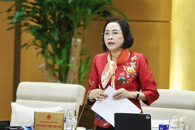 La vice-présidente de l'Assemblée nationale, Nguyen Thi Thanh, lors de la séance. Photo: VNA thumbstand-18.jpg