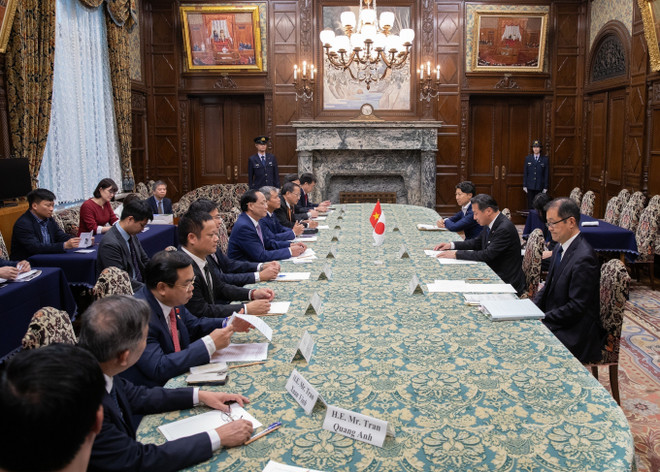 Panorama de l'entretien. Photo: VNA vna-potal-pho-chu-tich-quoc-hoi-tran-quang-phuong-hoi-kien-chu-tich-ha-vien-hoi-dam-pho-chu-tich-thuong-vien-nhat-ban-8304822.jpg