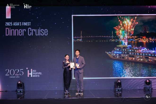 Ambassador Cruise qui a remporté des distinctions dans les catégories Croisière fluviale et Croisière-dîner. Photo: Comité d'organisation chau-a.jpg