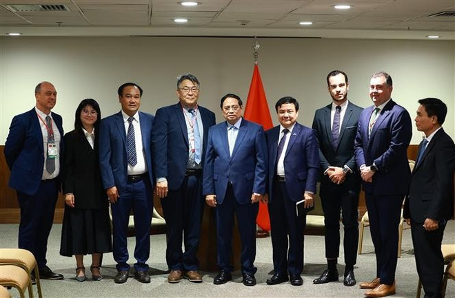 Le Premier ministre Pham Minh Chinh et des représentants de Granja Fujikura. Photo: VNA vna-potal-thu-tuong-pham-minh-chinh-tiep-lanh-dao-mot-so-tap-doan-hang-dau-brazil-8134166.jpg