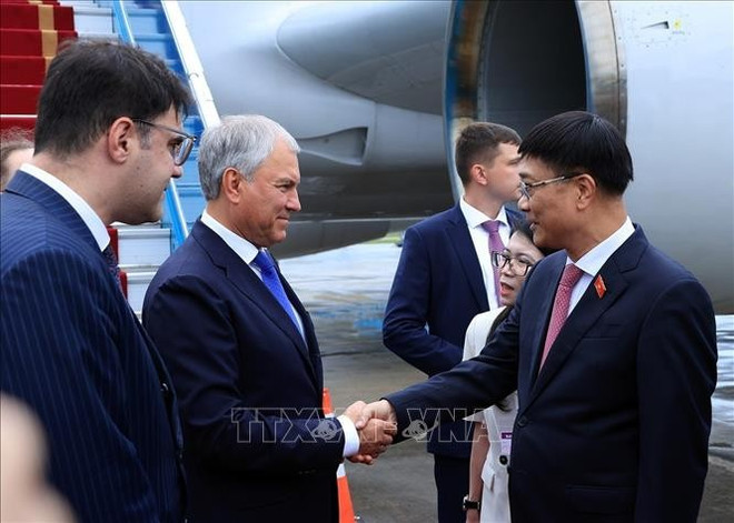 Le président de la Douma d’État de Russie arrive à Hanoï pour une visite officielle au Vietnam. Photo: VNA uuid693a513c-8080-4dd8-bde5-479683f2fbd9code001library1type1mode1loctruecaptrue.jpg