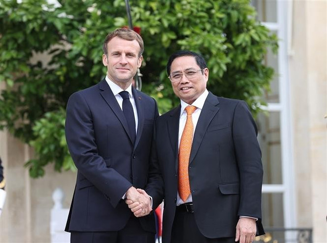 Le Premier ministre Pham Minh Chinh et le président français Emmanuel Macron, le 4 novembre 2021, à Paris. Photo : VNA vna-potal-dua-quan-he-doi-tac-chien-luoc-viet-nam-phap-len-tam-cao-moi-7630453.jpg
