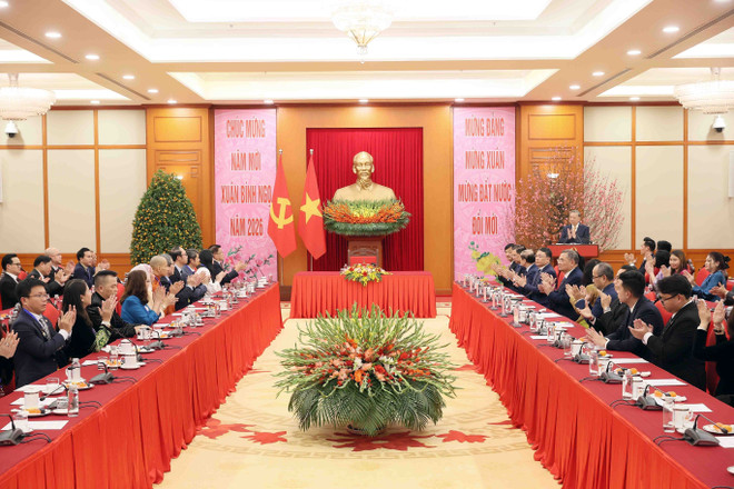 tong-bi-thu-to-lam-gap-mat-doan-kieu-bao-tieu-bieu-tham-du-chuong-trinh-xuan-que-huong-2026-anh-an-dang-ttxvn.jpg