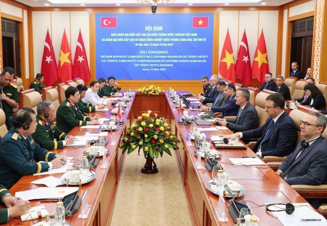 Panorama de l'entretien. Photo: VNA vna-potal-dai-tuong-bo-truong-quoc-phong-phan-van-giang-tiep-chu-tich-co-quan-cong-nghiep-quoc-phong-tho-nhi-ky-8336559.jpg