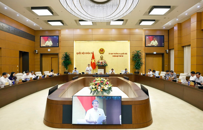 Panorama de la séance. Photo: VNA vna-potal-ubtv-quoc-hoi-cho-y-kien-ve-luat-quan-ly-thue-sua-doi-8336084.jpg
