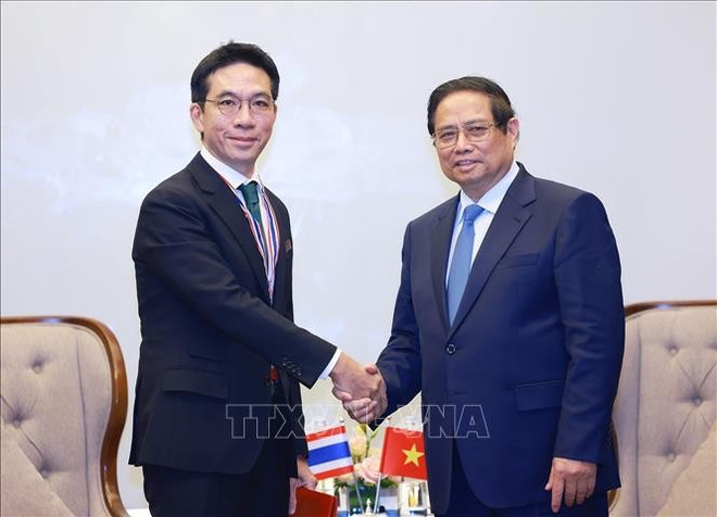 Le Premier ministre Pham Minh Chinh et Chanavat Uahwatanasakul, directeur du développement chez Central Pattana. Photo: VNA uuid3e80d6b7-1a94-44bc-9cb2-50ad7b4db015code001library1type1mode1loctruecaptrue.jpg