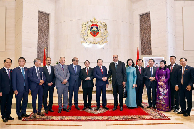 Délégués vietnamiens et marocains lors de l'événement. Photo: VNA vna-potal-chu-tich-quoc-hoi-tran-thanh-man-hoi-kien-chu-tich-thuong-vien-maroc-8171981.jpg