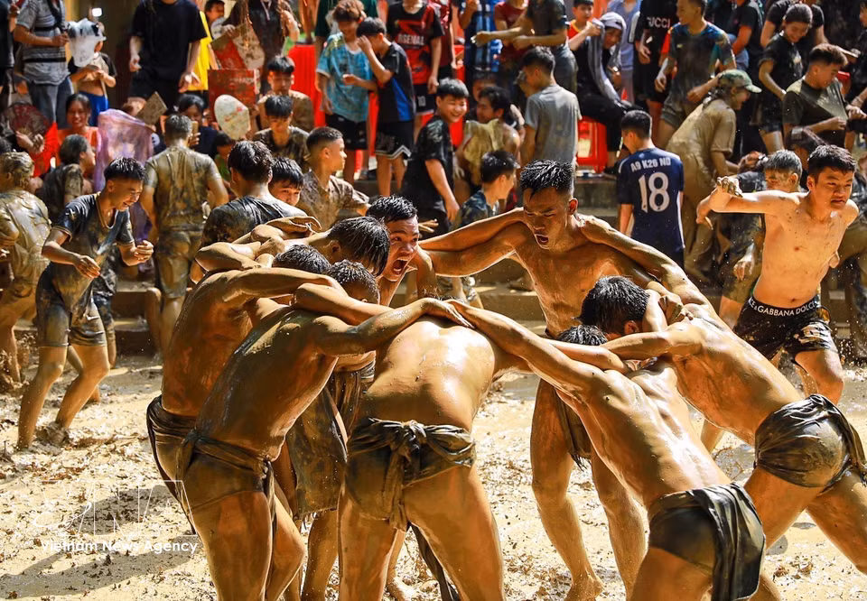 Perpétuée depuis des siècles, la fête du village de Van demeure une partie incontournable de la vie culturelle et spirituelle des habitants locaux. Photo : VNA