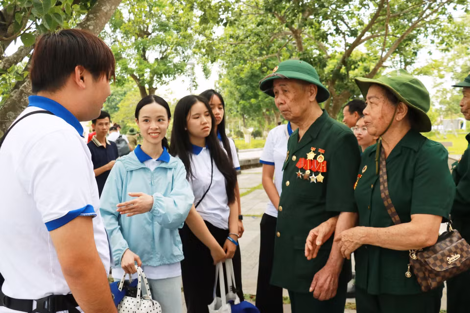 Le parcours de l'édition 2025 emmène les participants à travers plusieurs localités du pays, du Nord au Sud, dont Hô Chi Minh-Ville, Dak Lak, Quang Ngai, Dà Nang, Quang Tri, Nghê An, Ninh Binh et Hanoï, leur permettant de découvrir différentes facettes du Vietnam. Photo: VNA
