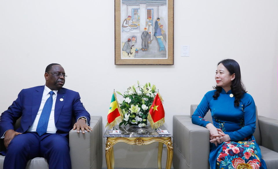 La vice-présidente vietnamienne Vo Thi Anh Xuân rencontre le président sénégalais Macky Sall, lors du 18e Sommet de la Francophonie, le 19 novembre 2022, à Djerba, en Tunisie. Photo : VNA