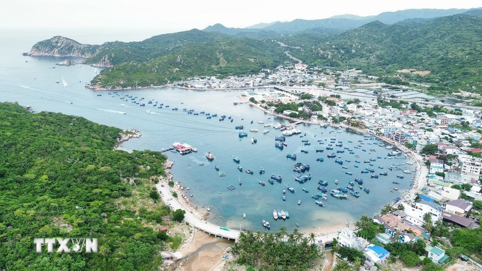 La beauté poétique de la baie de Vinh Hy. Photo : VNA