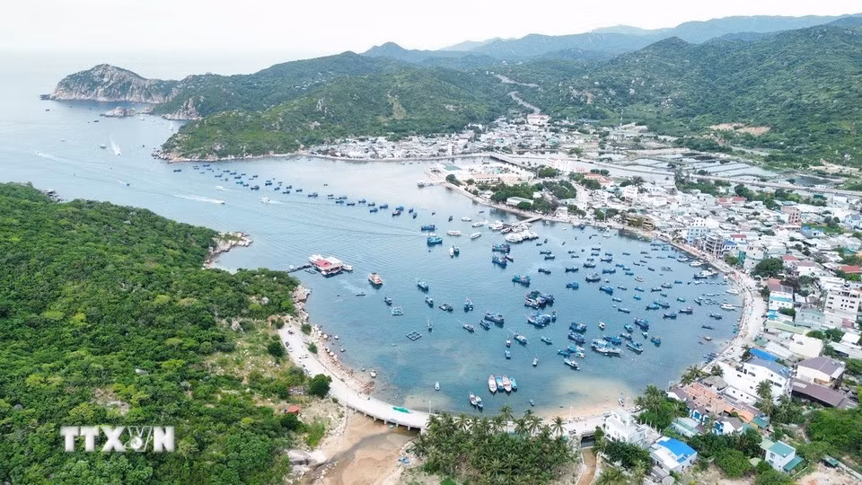 La beauté poétique de la baie de Vinh Hy. Photo : VNA