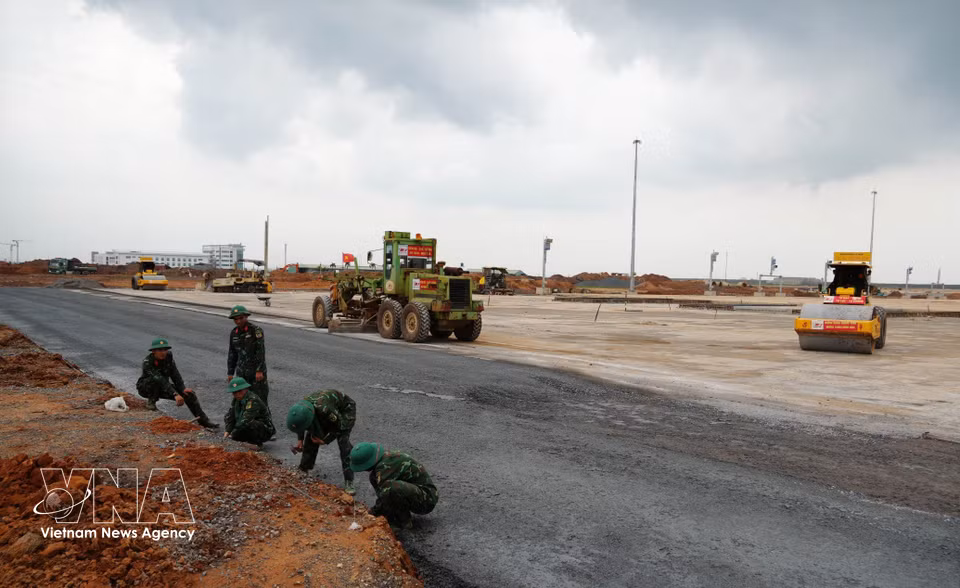 Les forces armées participent aussi activement à la construction de diverses infrastructures. Photo : VNA