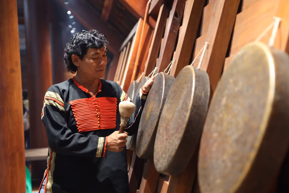 Ancrés dans la vie spirituelle et religieuse, les gongs jouent un rôle central pour les ethnies minoritaires du Tây Nguyên telles que Êđê, lM'nông et Jrai. Photo : VNA