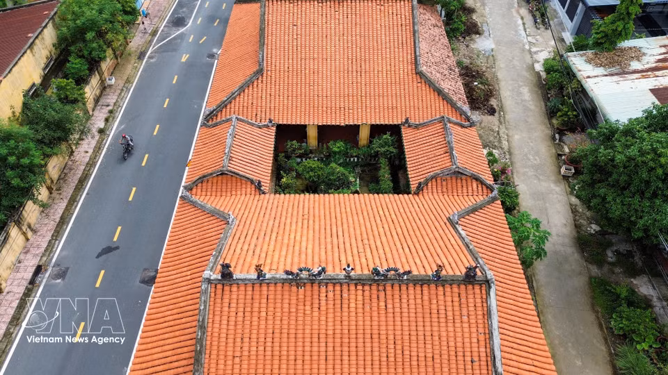À travers son architecture singulière, le temple de Hiep Ninh perpétue le lien profond entre l’histoire séculaire, la spiritualité et l’attachement des habitants à leur terre natale. Photo : VNA