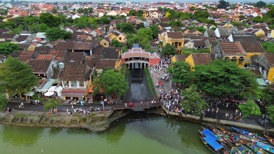 Le véritable éclat du patrimoine ne tient pas à la pierre figée, mais à la vie quotidienne qui le traverse et le réinvente sans cesse. Photo : Thanh Tung - VNA