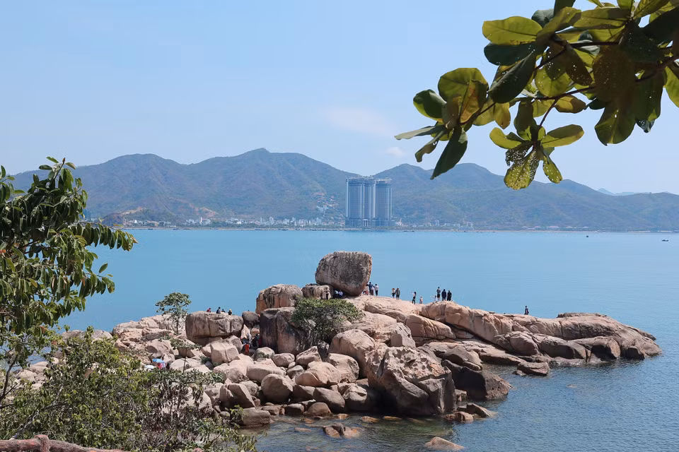 Le site pittoresque de Hon Chông, dans le quartier de Nha Trang, offre un panorama d'une beauté exceptionnelle. Photo : VNA