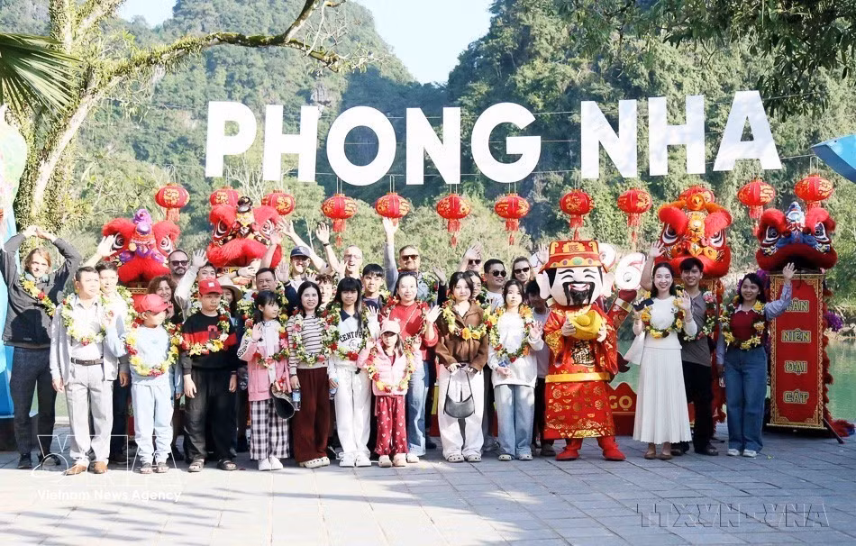 Cérémonie d'accueil des premiers visiteurs de l'année 2026 aux portes de Phong Nha – Ke Bang, surnommé le "royaume des grottes". Photo : VNA